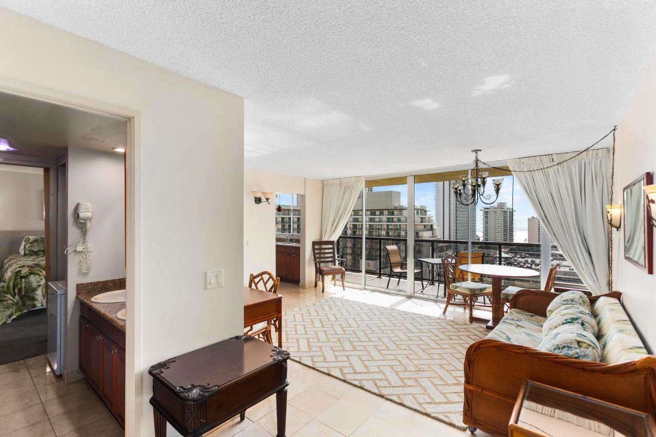 Waikiki Beach Condominiums Гонолулу Екстер'єр фото